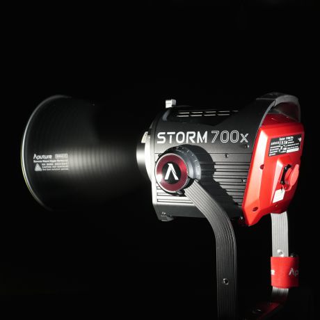 APUTURE STORM 700 X