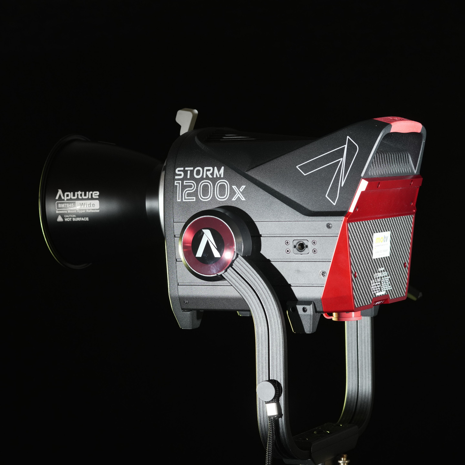 APUTURE STORM 1200 X