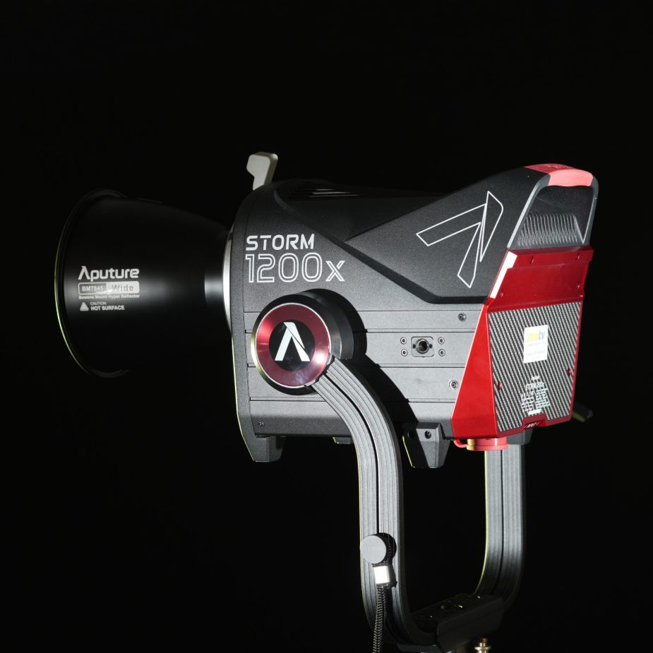 APUTURE STORM 1200 X